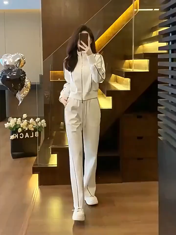 Lorna - Elevated lounge active set