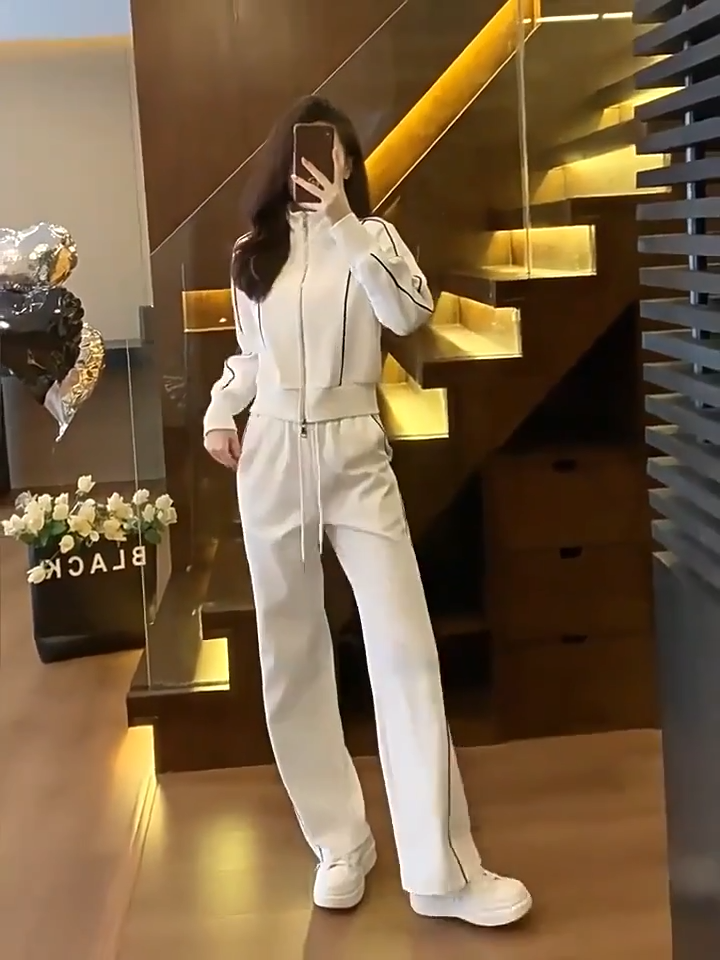Lorna - Elevated lounge active set