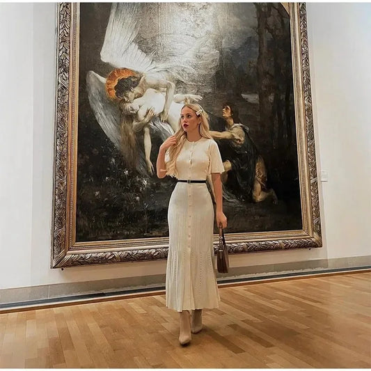 Laili - Flattering dress with sleeves