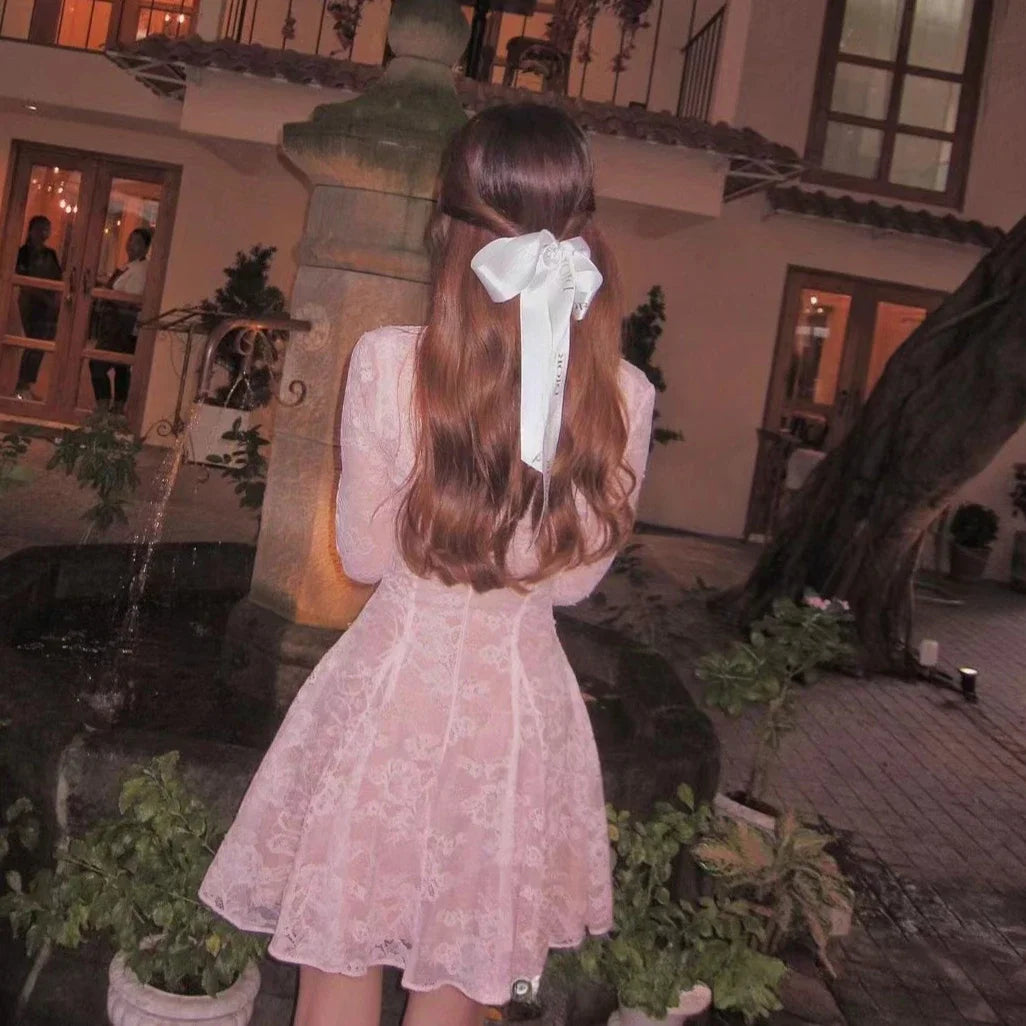 Leona - Flattering lace mini dress