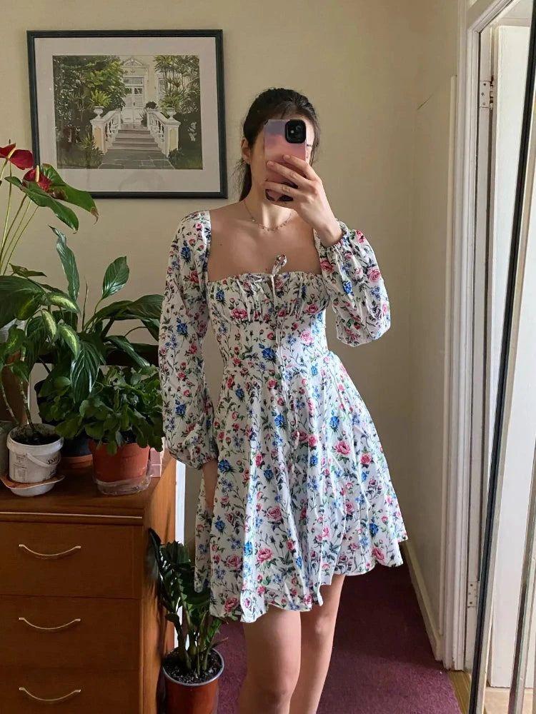 Ariana Flattering dress with sleeves sundayaffairs