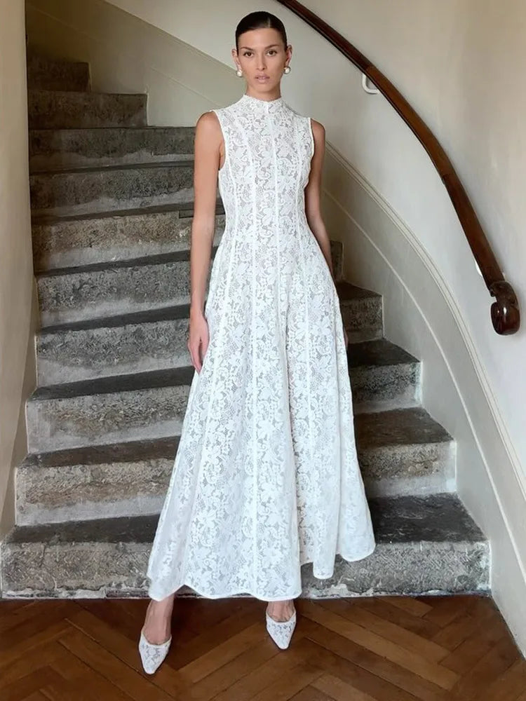 Ivana - Flattering lace dress