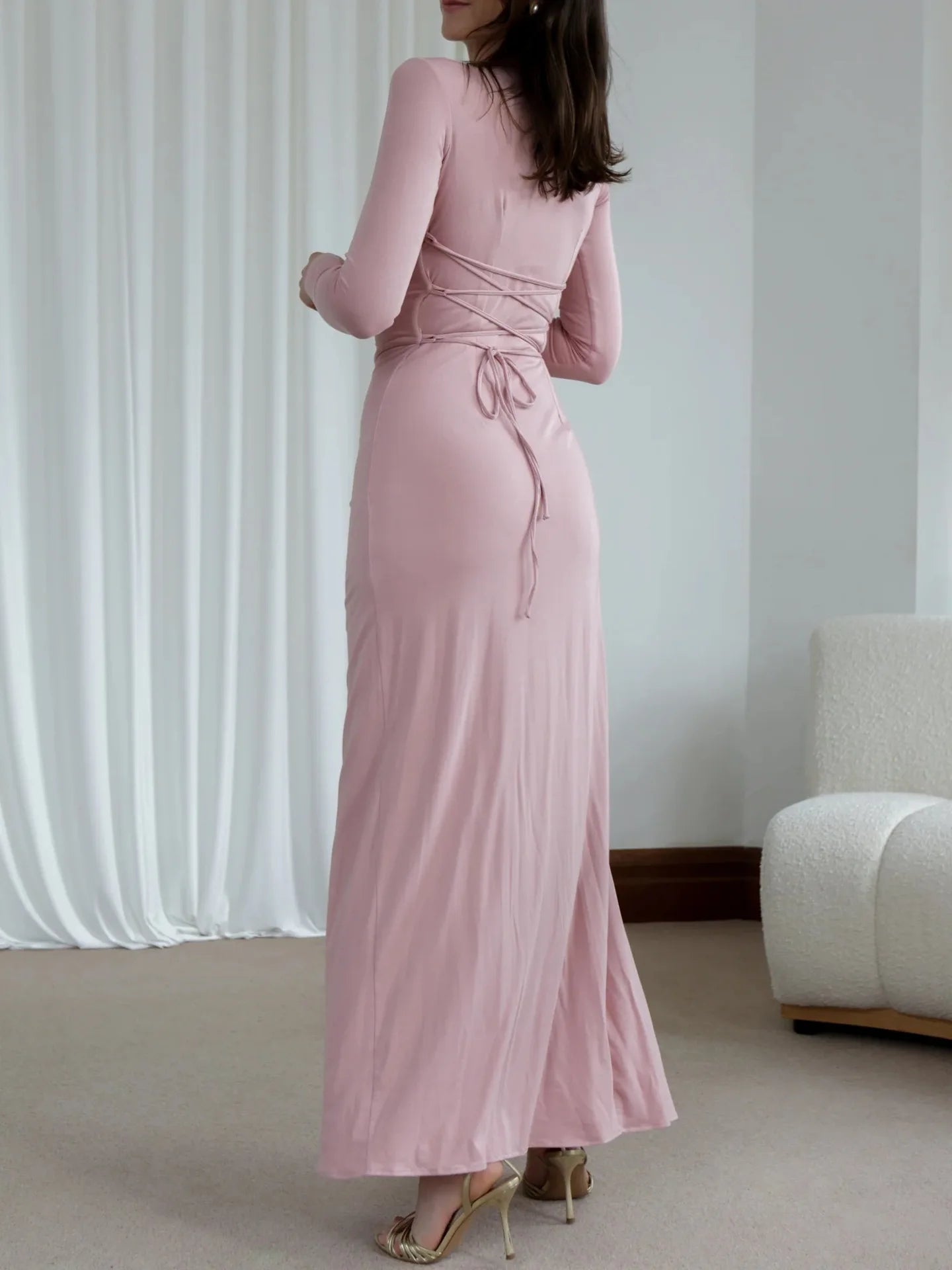 Yana - Figure hugging dress with slit