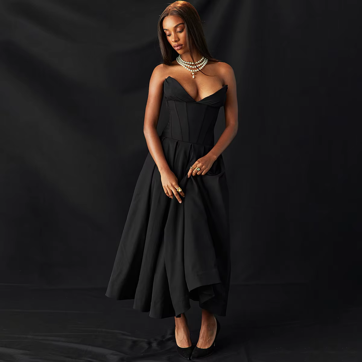 Amara - Figure flattering strapless dress