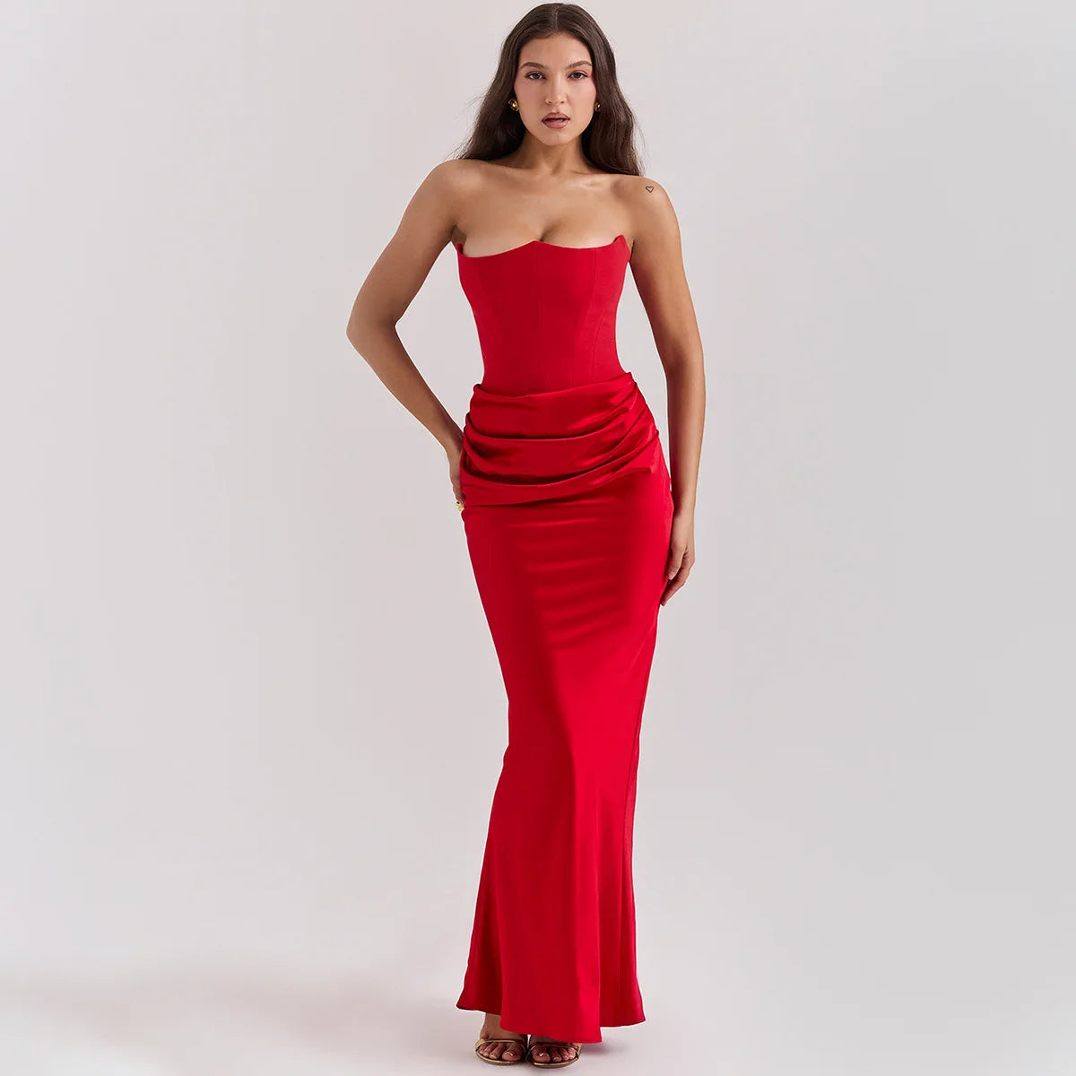 Amina - Flattering strapless dress