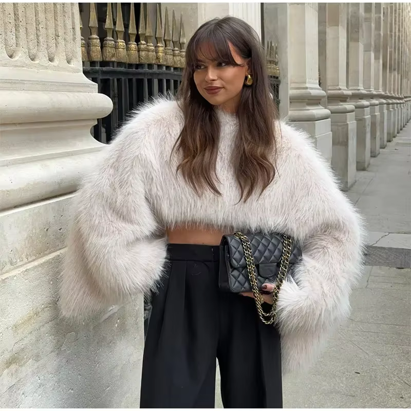 Yves - Faux fur crop top