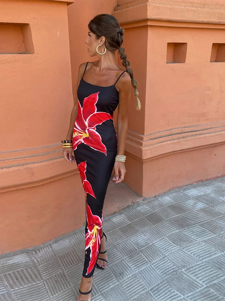Delilah - Flattering flower print maxi dress