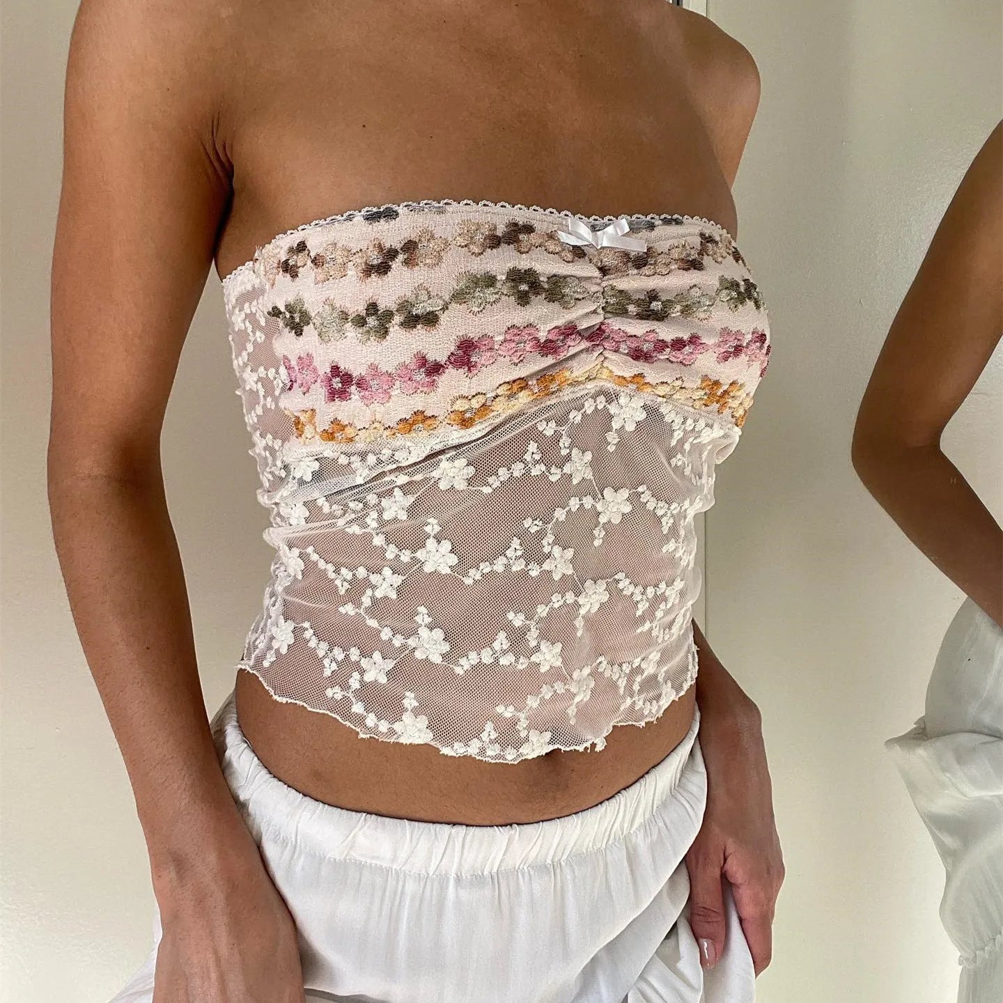 Chica - Strapless top with mesh detailing