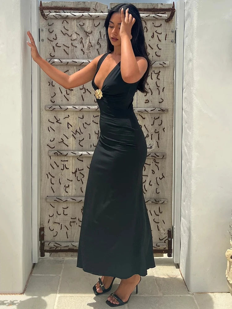 Daria - Elegant deep v-neck dress