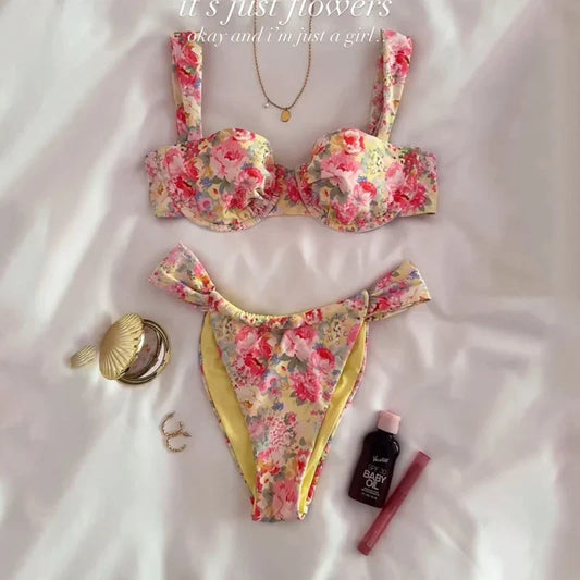 Lovies - Flattering bikini with print