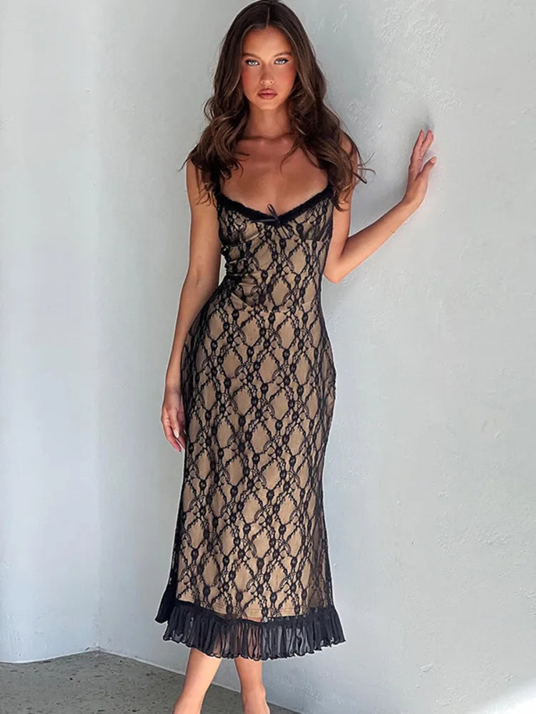 Delfina - Flattering lace dress