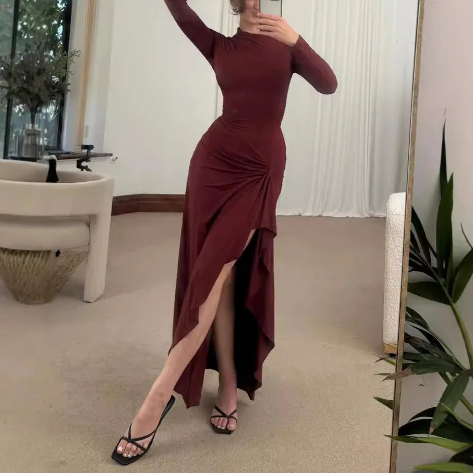 Yana - Figure hugging dress with slit