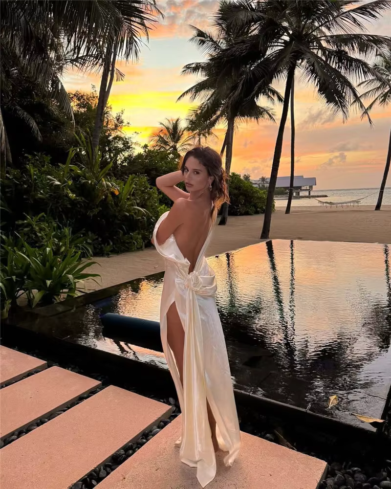 Mahira - Elegant backless dress
