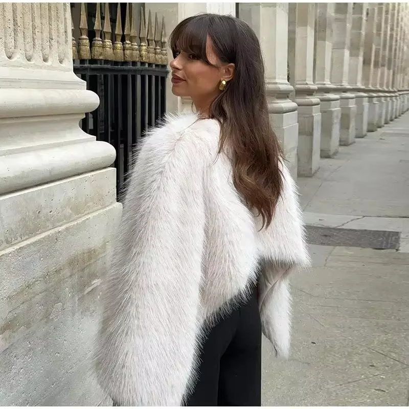 Yves - Faux fur crop top