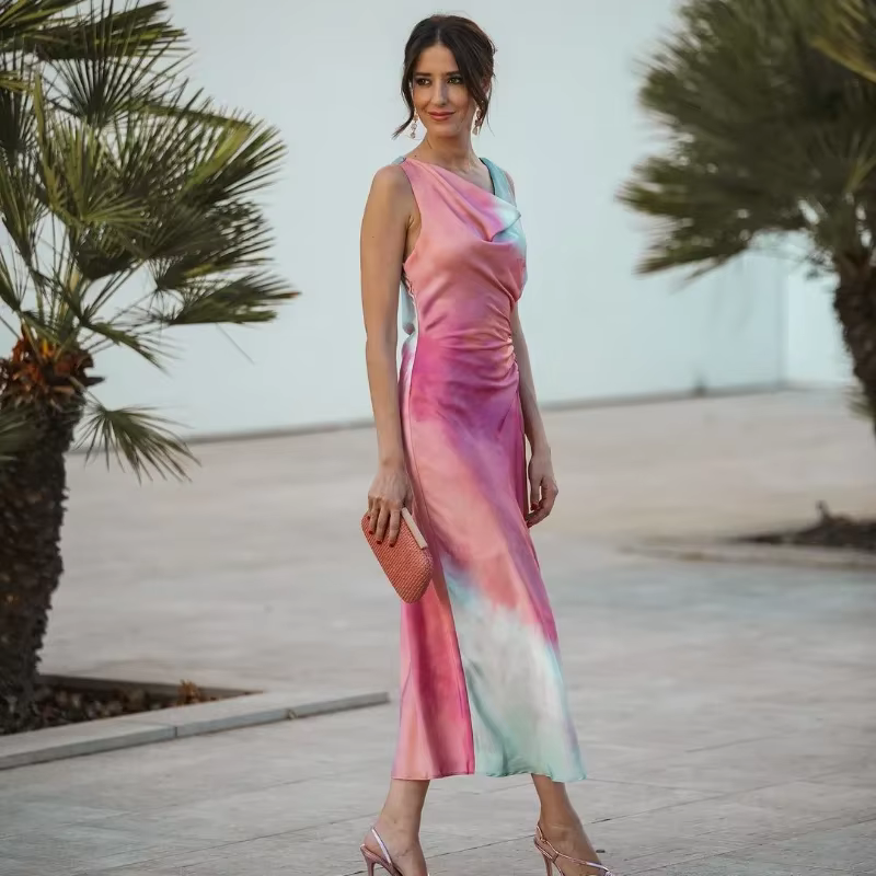 Sarina - Flattering satin silk dress with slit
