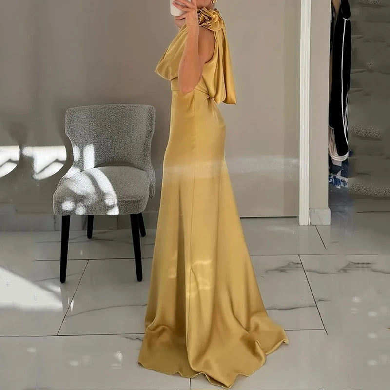 Mikae - Flattering scoop neck dress