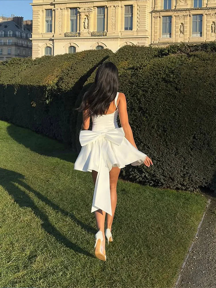 Bridget - Flattering dress with bow