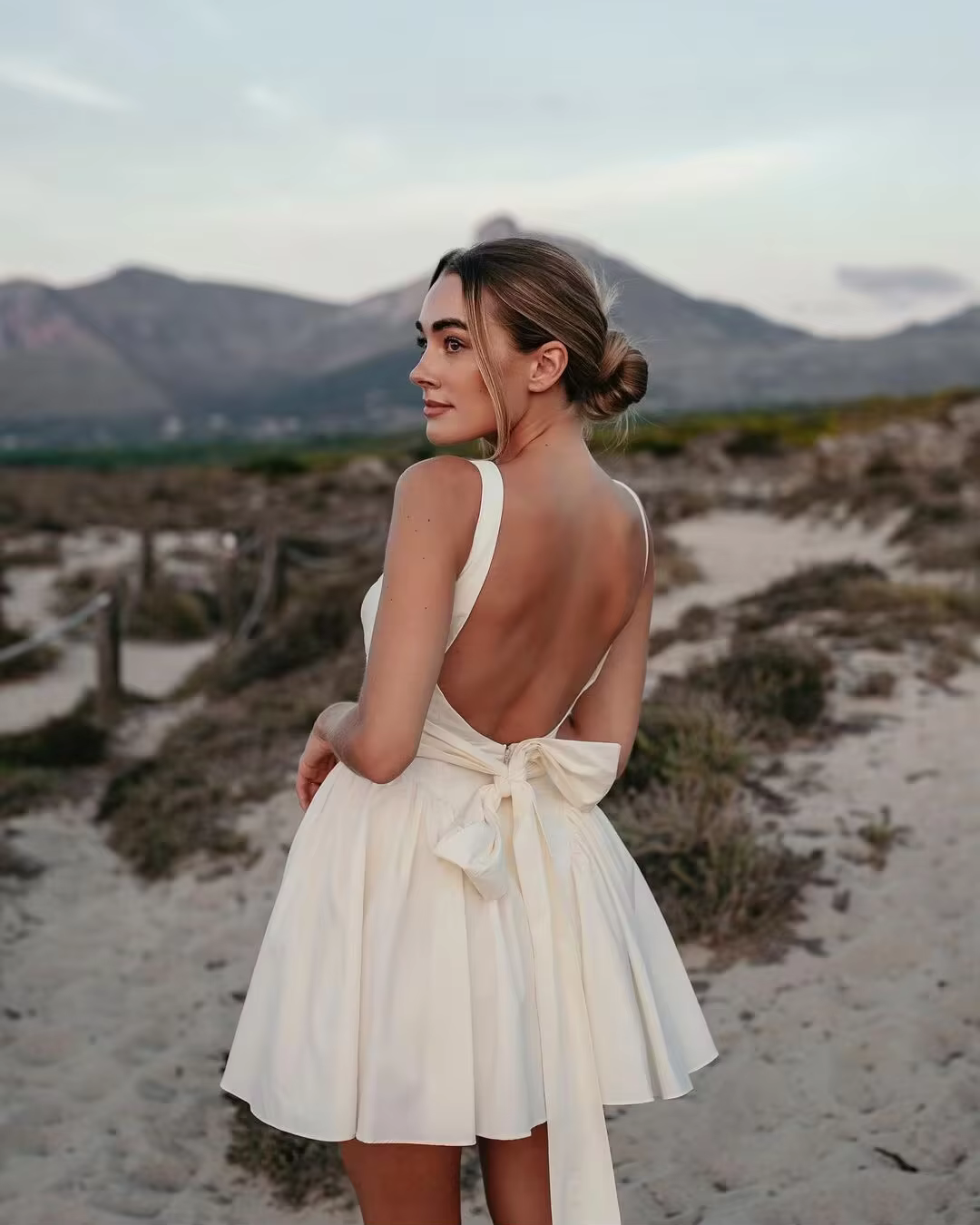 Acaia - Flattering dress with bow