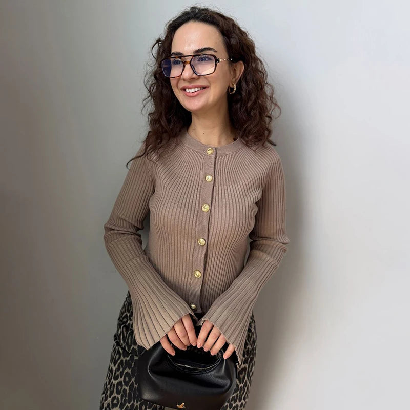 Claude - Fine knitted cardigan with gold buttons