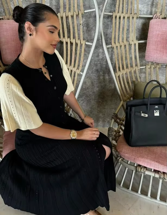 Laili - Flattering dress with sleeves