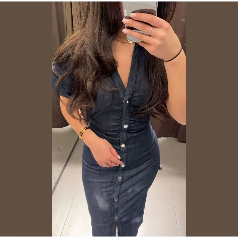 Rhoswen - Figure flattering denim dress