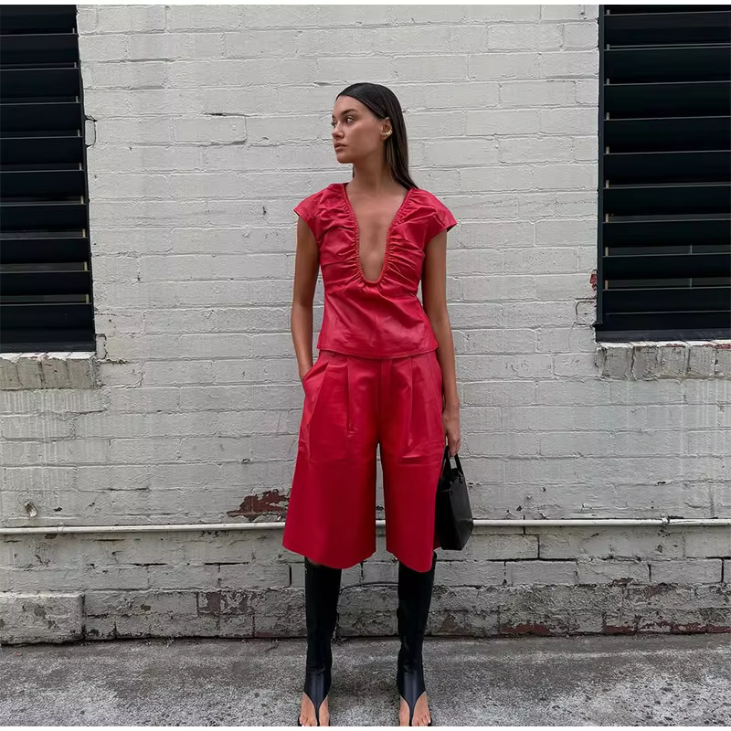Juno - Deep neck line top
