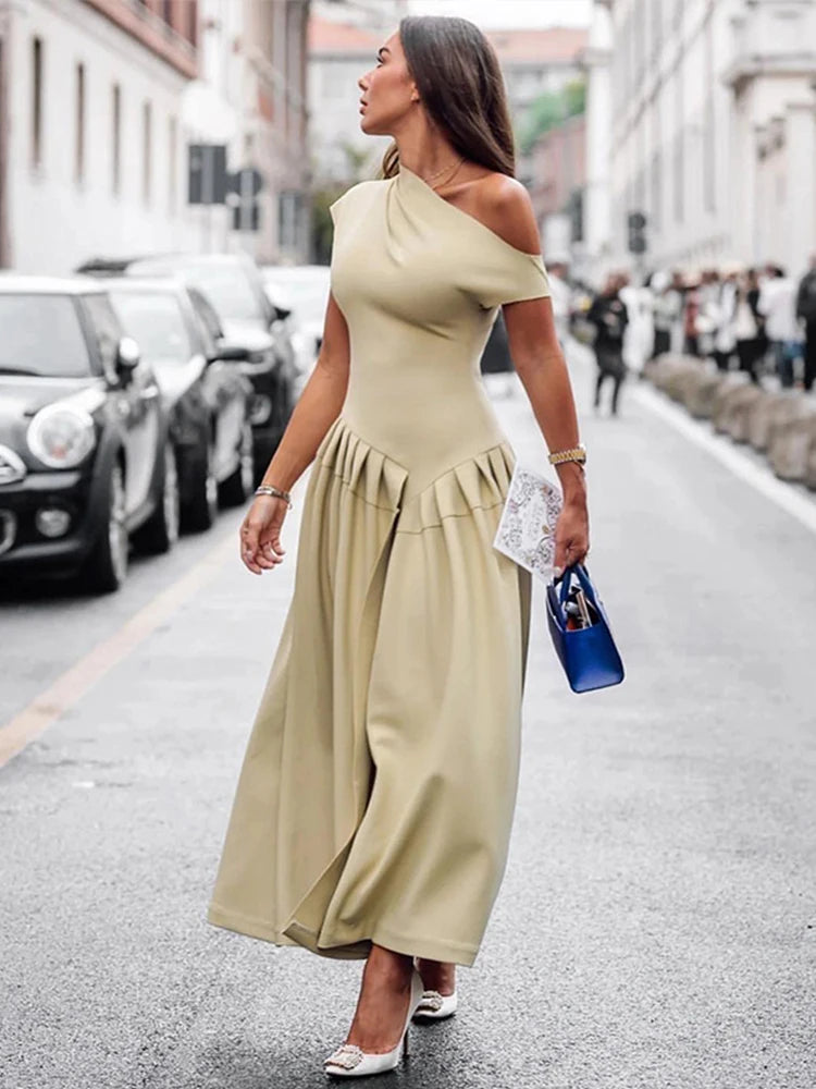 Serena - Flattering dress with slanted neckline
