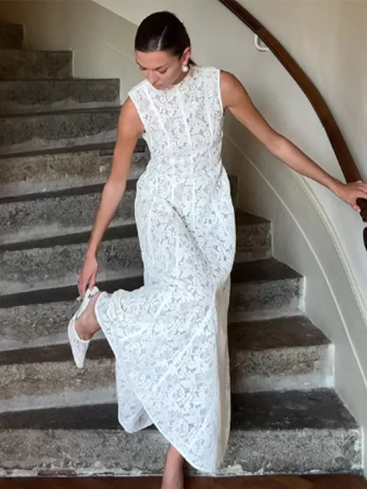 Ivana - Flattering lace dress