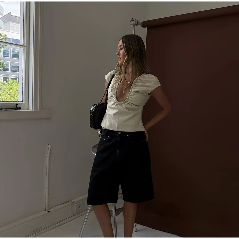 Juno - Deep neck line top