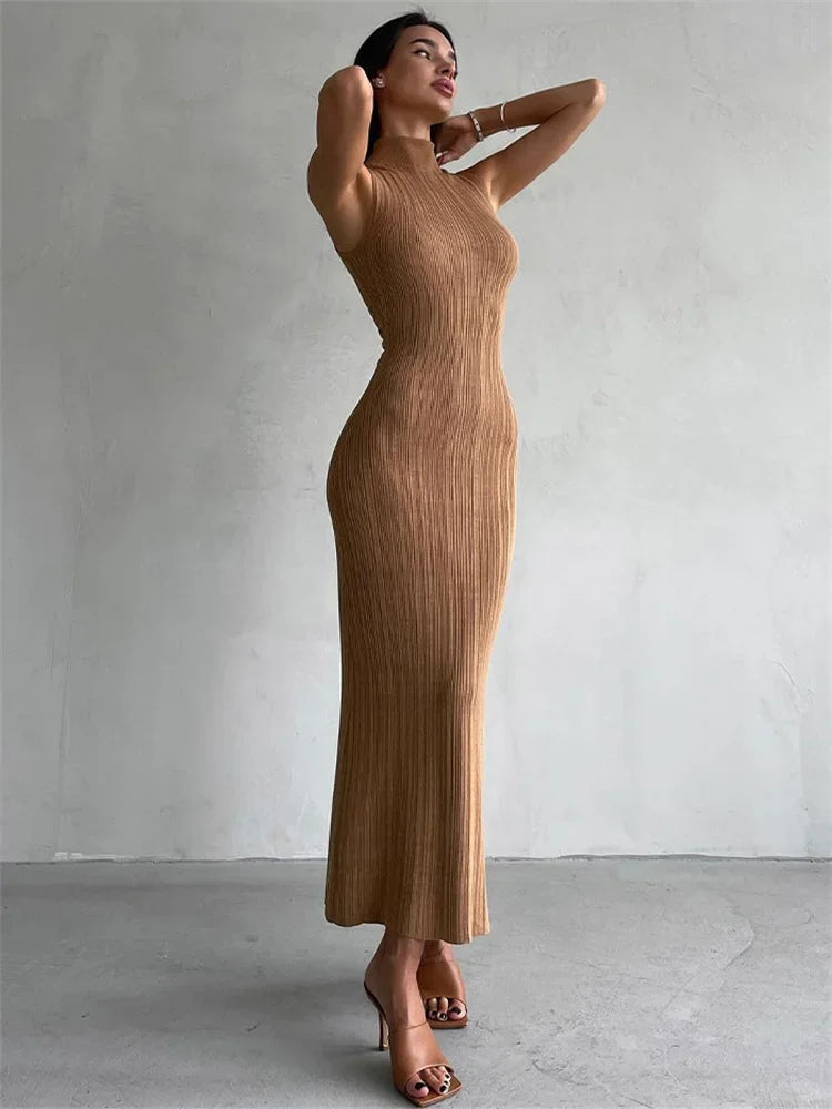 Paula - Elegant sleeveless dress