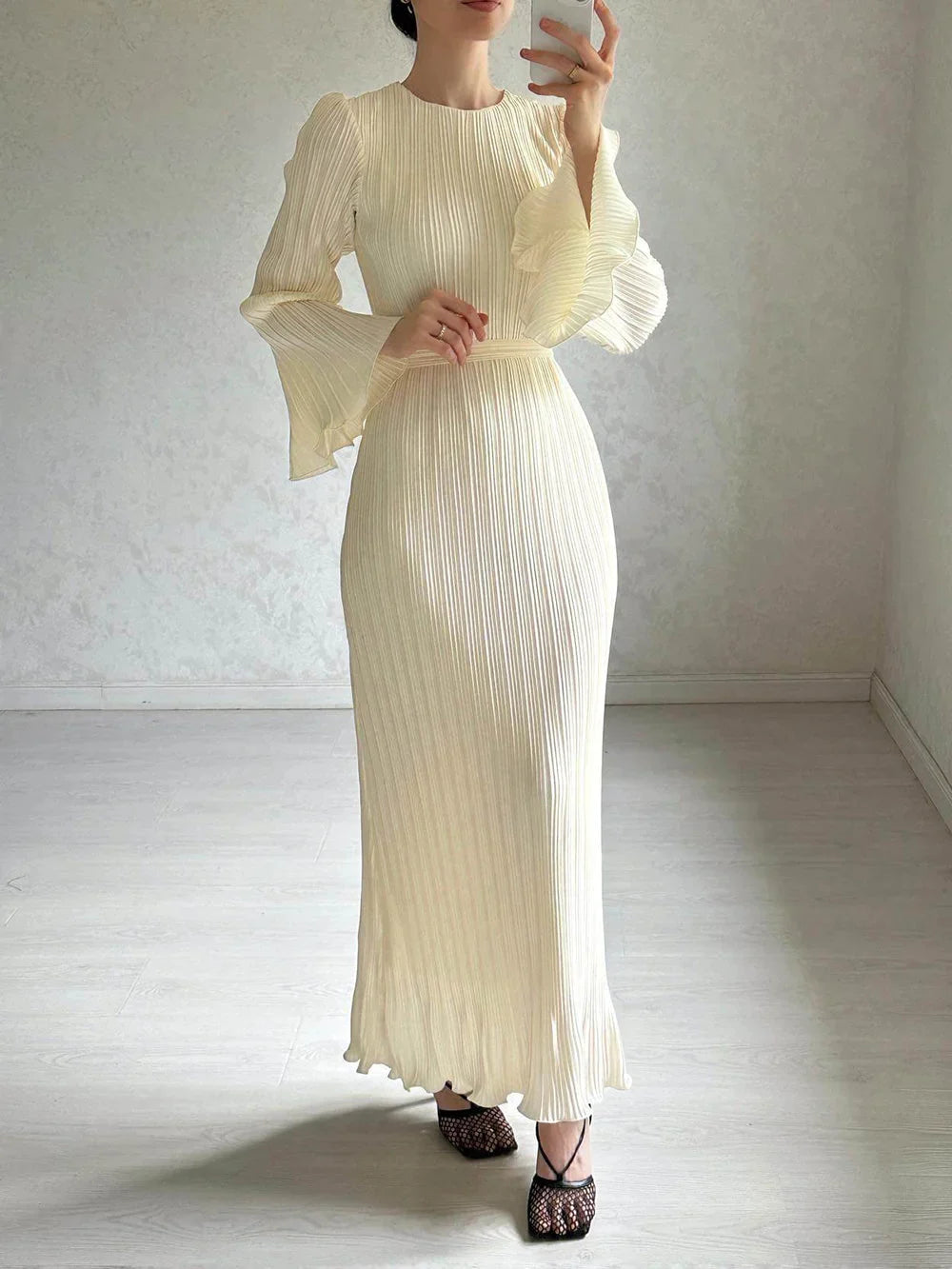 Isa - Long elegant dress with bell sleeves