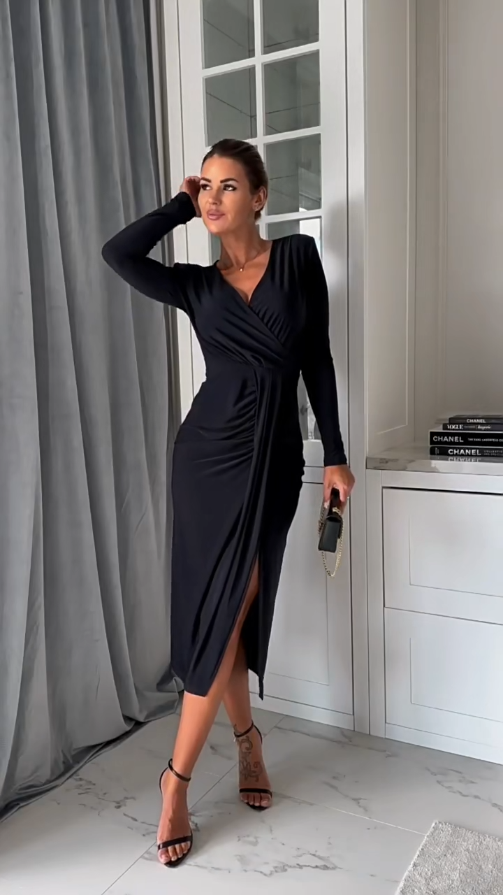 Mirna - Flattering v-neck dress