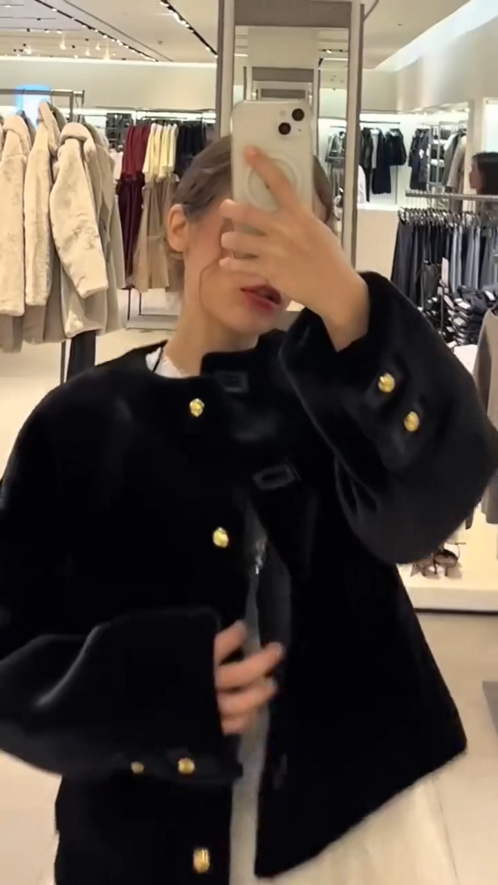 Juliette - Faux fur jacket with gold buttons