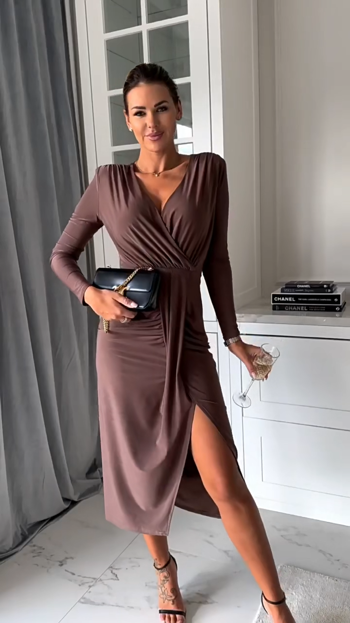 Mirna - Flattering v-neck dress