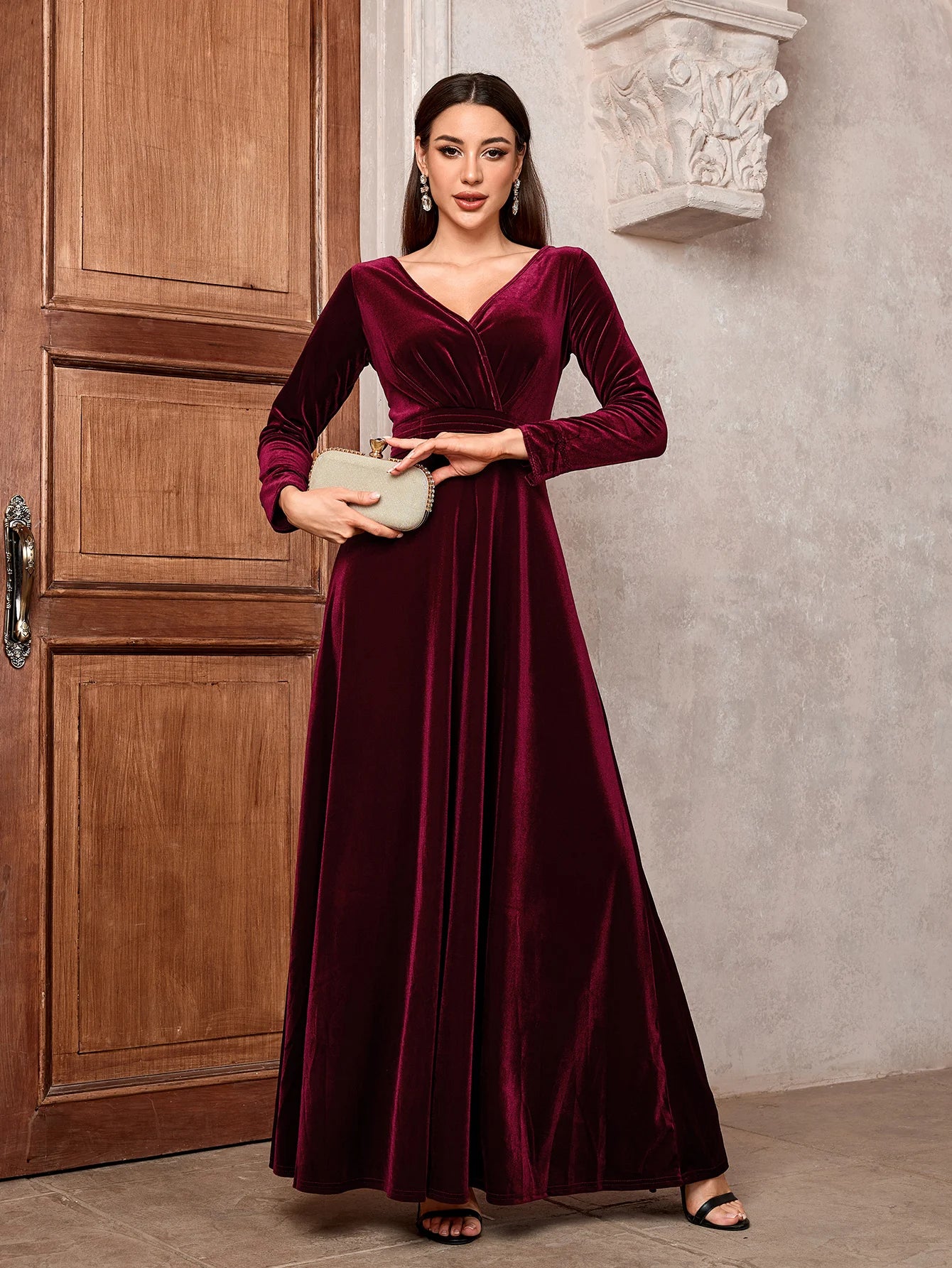 Elva - Velvet v-neck dress