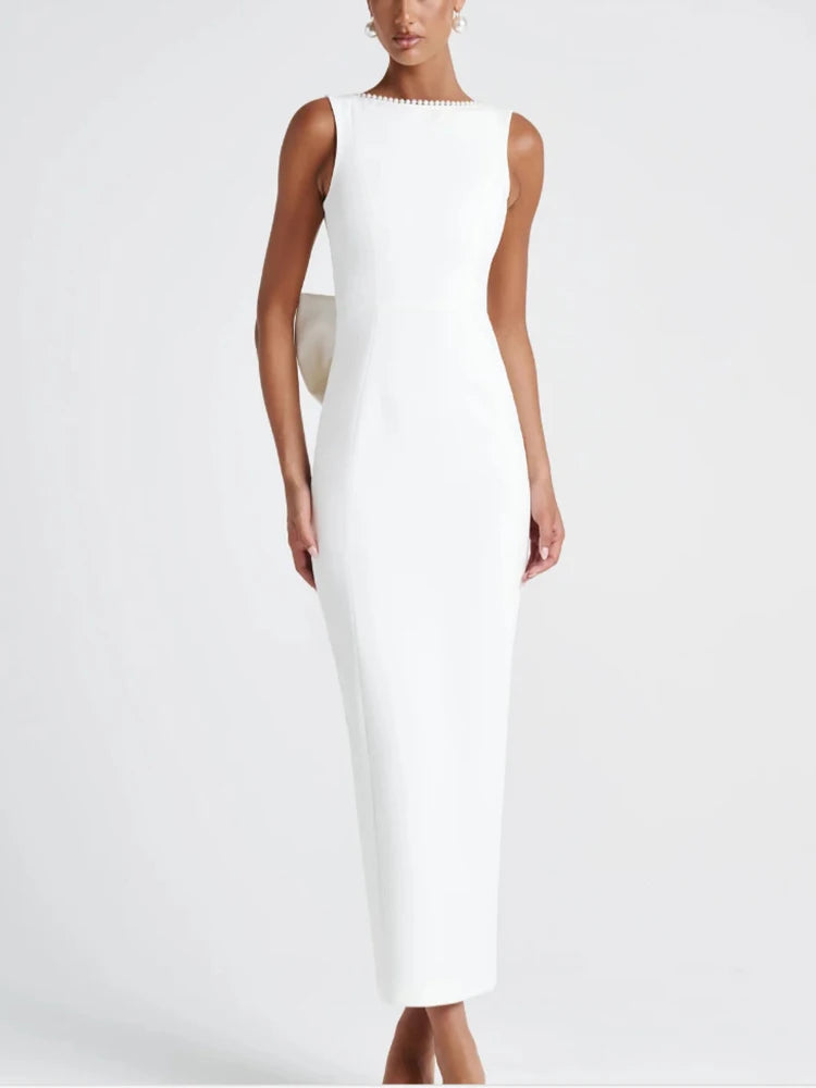 Sofia - Form fitting dress with bow