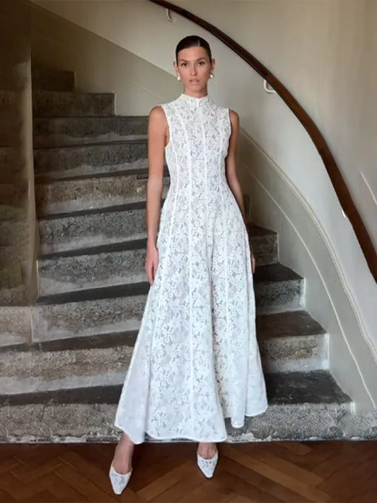 Ivana - Flattering lace dress