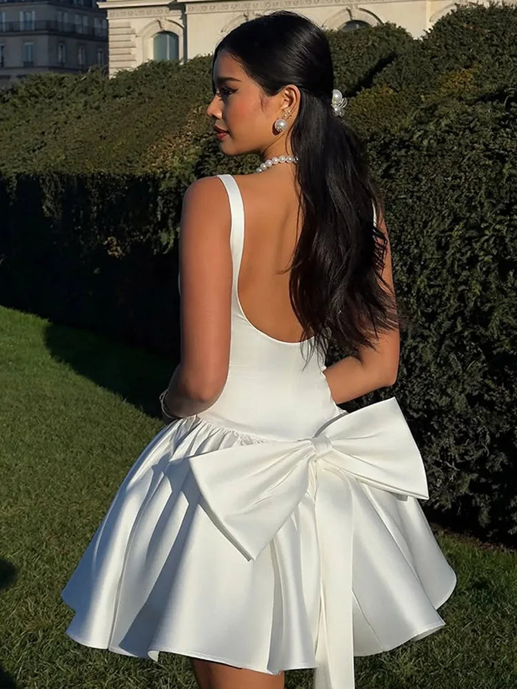 Bridget - Flattering dress with bow