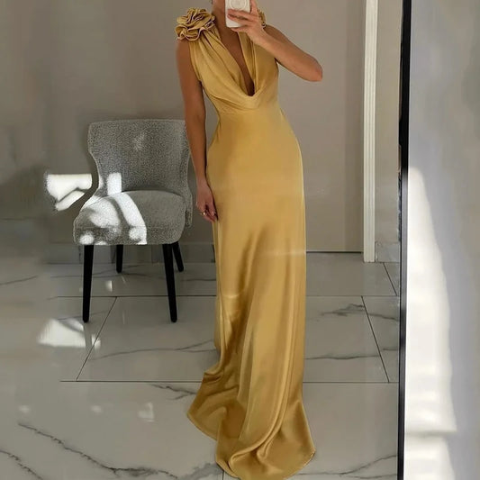 Mikae - Flattering scoop neck dress