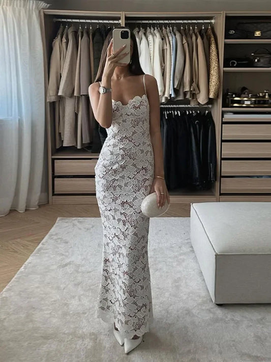 Kenna - Flattering long lace dress