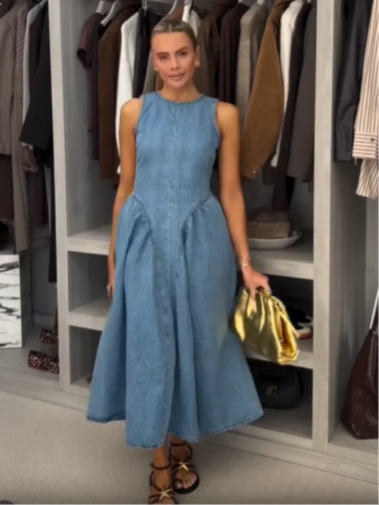 Lara - Flattering denim dress