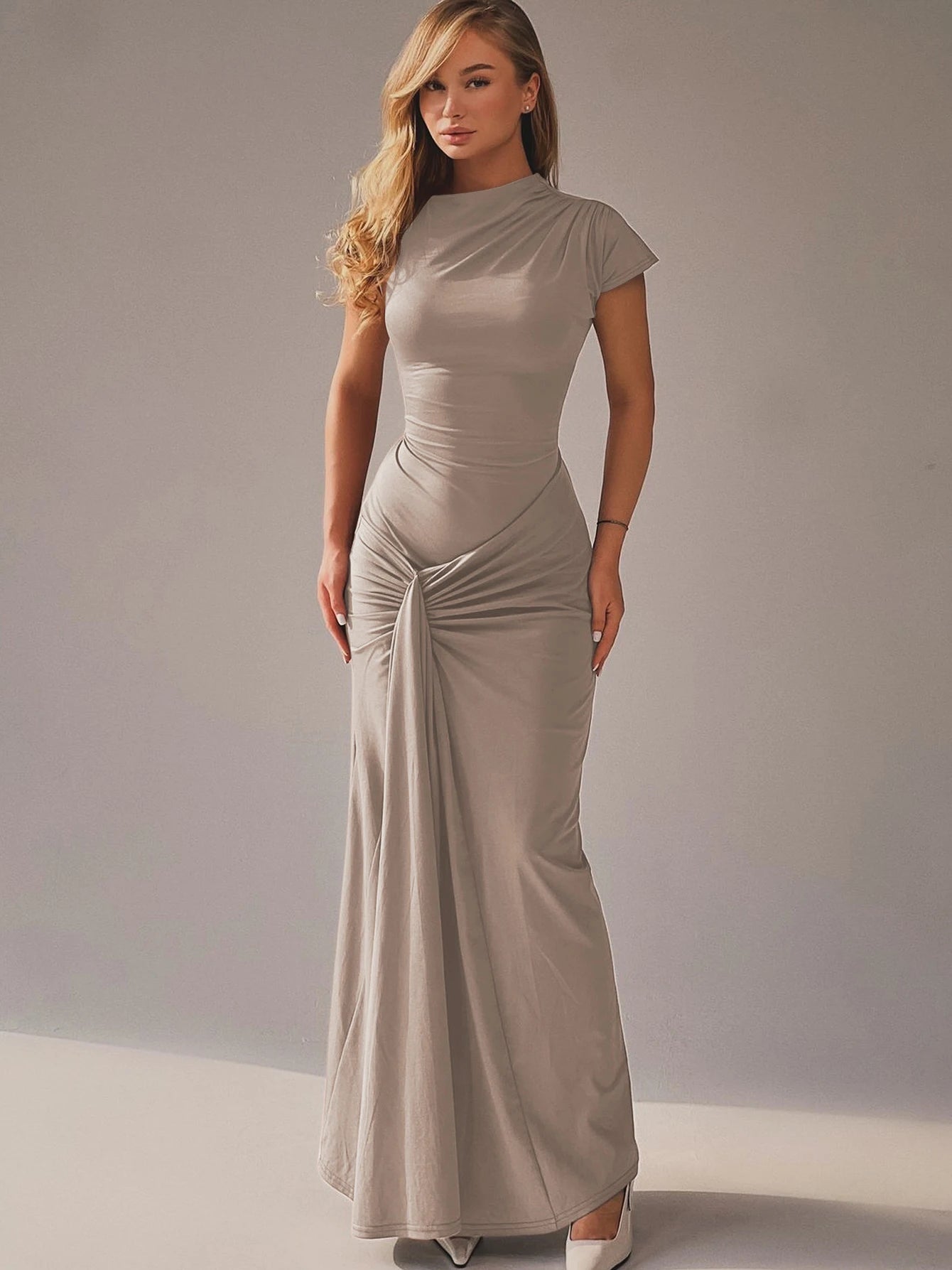 Hannah - Figure flattering long dress