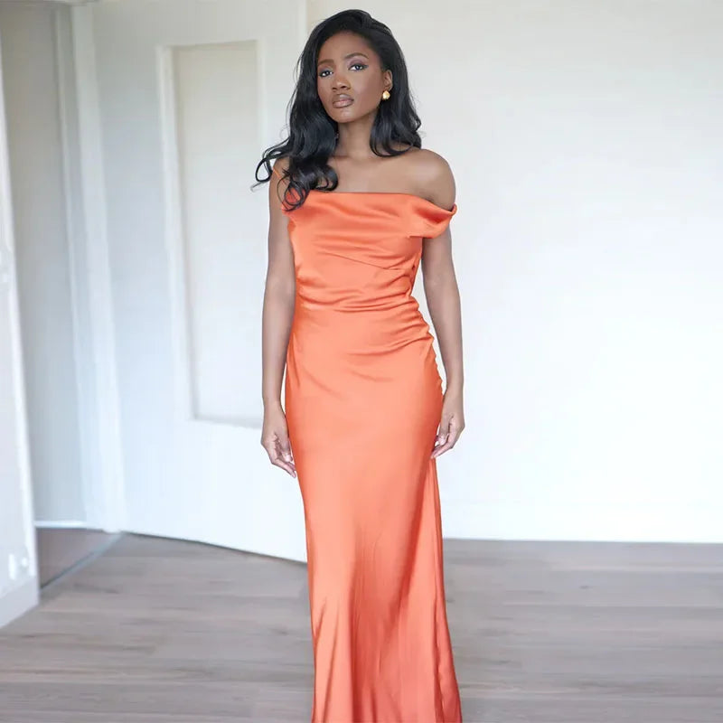 Minerva - Elegant open back dress