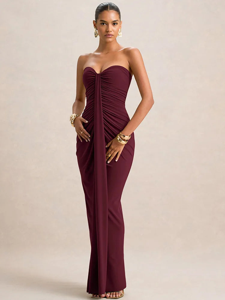 Ingrid - Figure hugging strapless dress