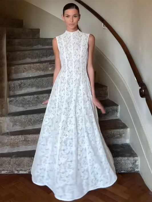 Ivana - Flattering lace dress