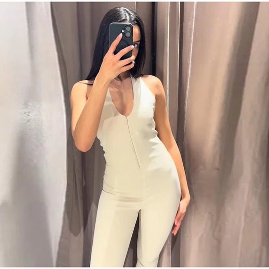 Lilia - Flattering jumpsuit with keyhole back