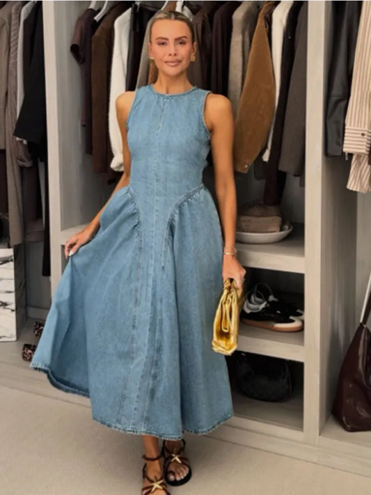 Lara - Flattering denim dress