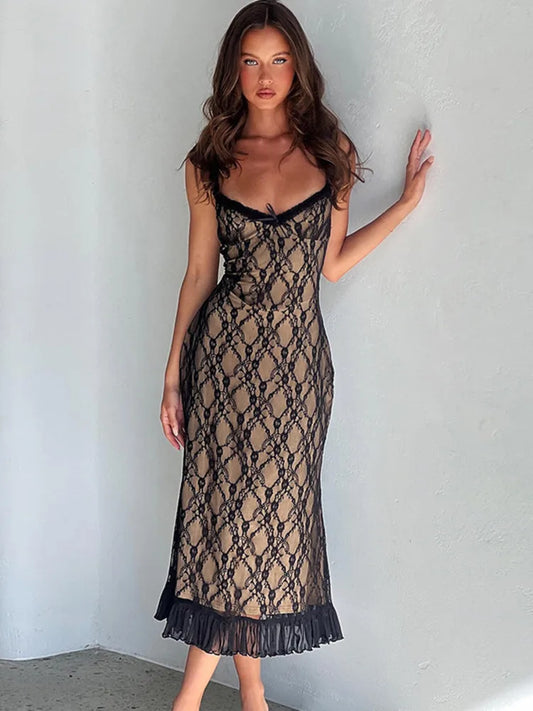Delfina - Flattering lace dress