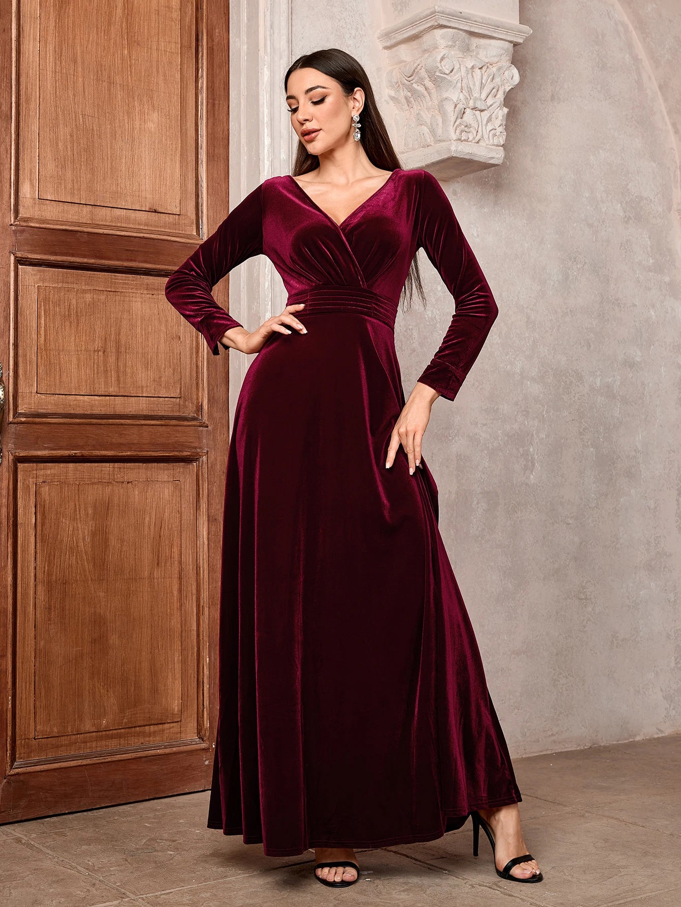 Elva - Velvet v-neck dress