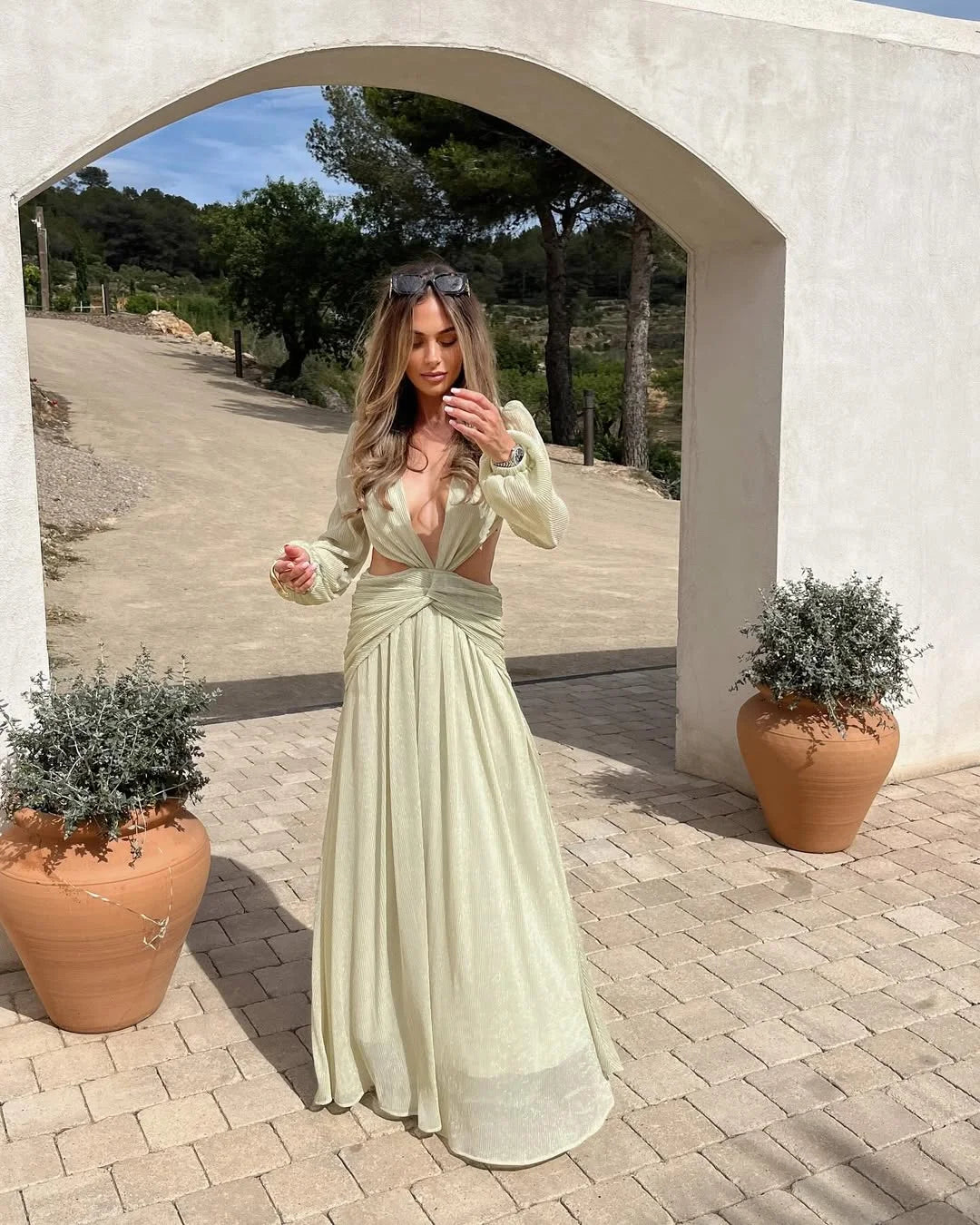 Yanna - Flowing open back dress